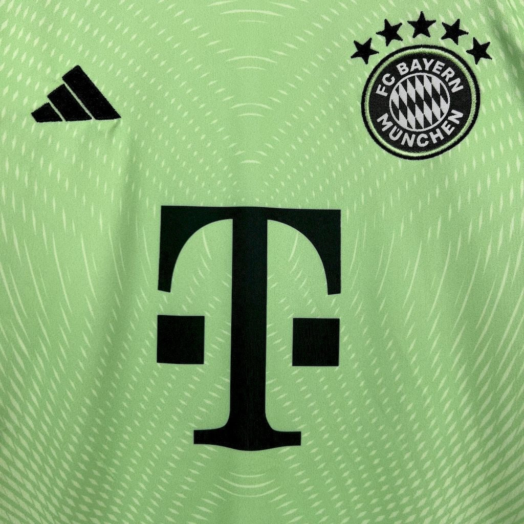 Bayern Munich Goalkeeper Jersey 2025/26 - photo 3