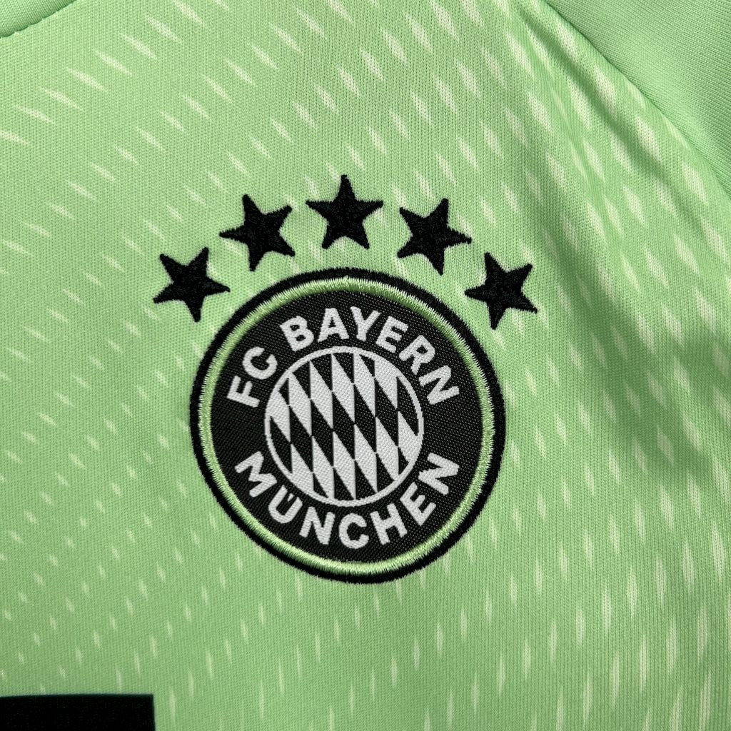 Bayern Munich Goalkeeper Jersey 2025/26 - photo 4