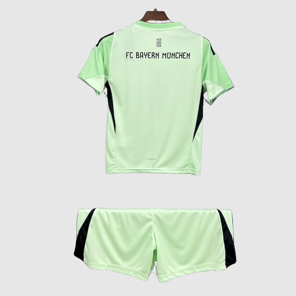 Bayern Munich Goalkeeper Jersey 2025/26 - photo 2